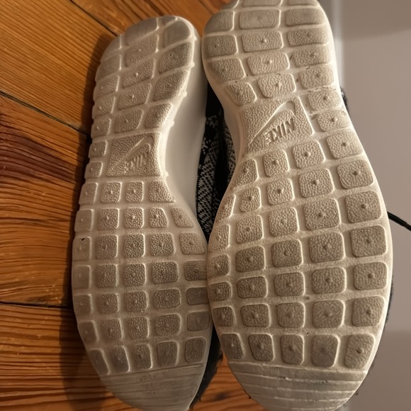 Women’s Nike Roshe One Winter Sweater - Picture 7 of 8